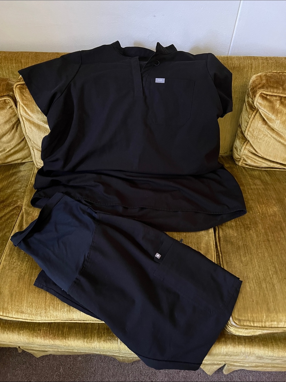 Figs Maternity Black Women's Medical Scrub Top and Pants Set both size XL